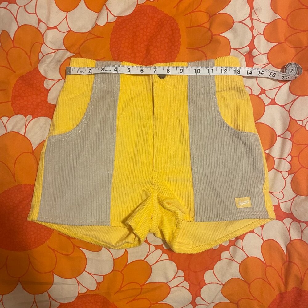 HAMMIES Shorts yellow size 28